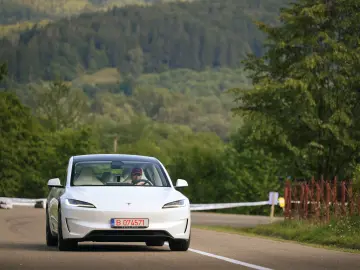 Tesla Model 3 PERFORMANCE - Highland