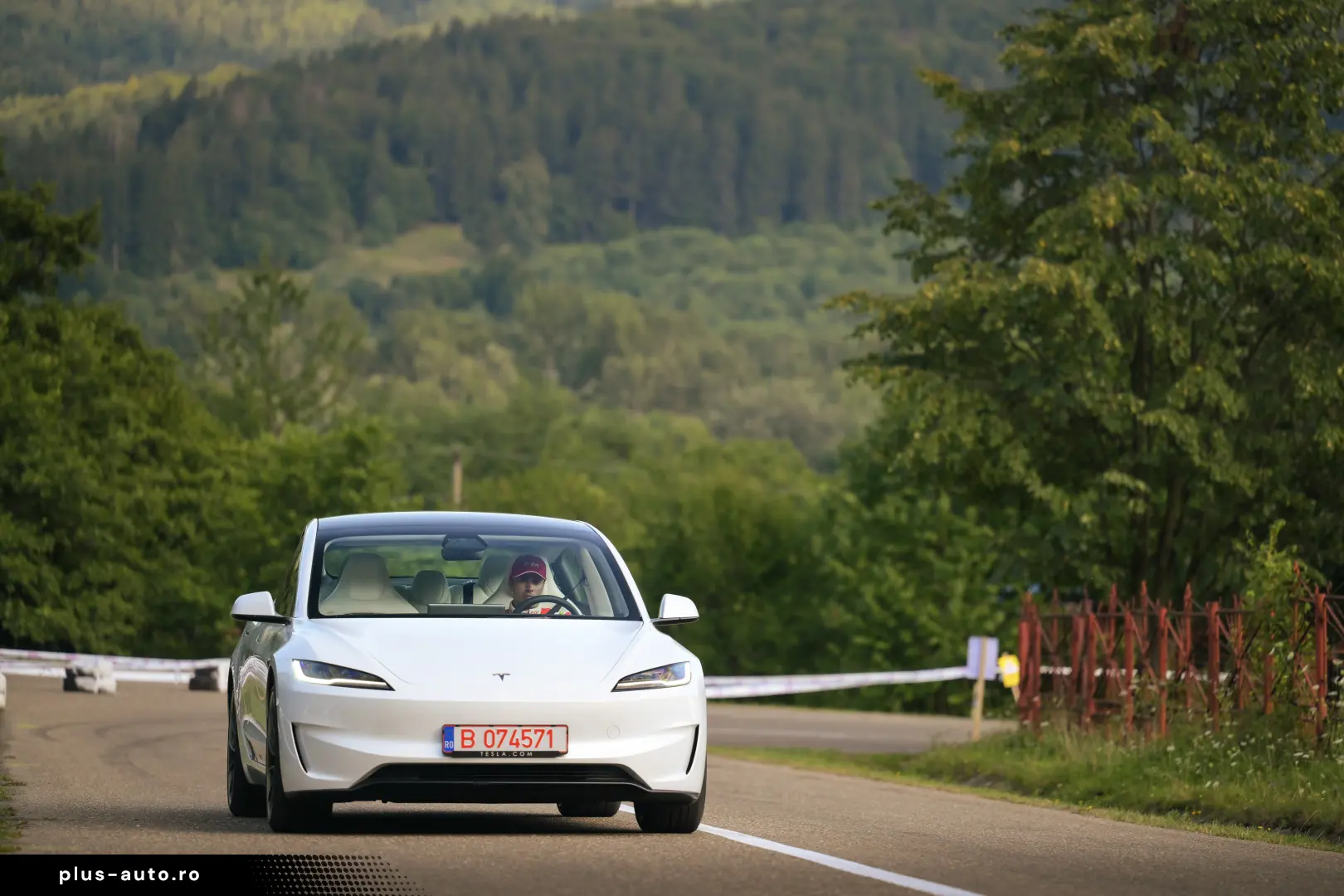 Tesla Model 3 PERFORMANCE - Highland