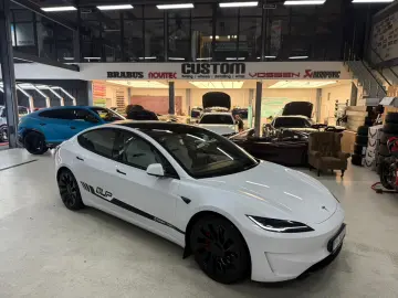 Tesla Model 3 PERFORMANCE - Highland