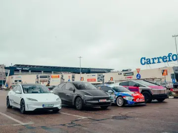 Tesla Model 3 PERFORMANCE - Highland