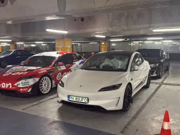 Tesla Model 3 PERFORMANCE - Highland