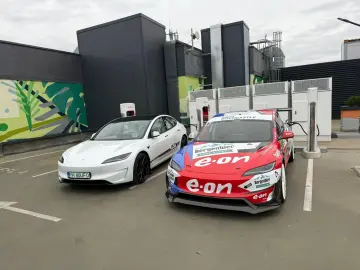 Tesla Model 3 PERFORMANCE - Highland