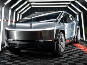 TESLA CYBERTRUCK - Este In Romania  diposnibil imediat