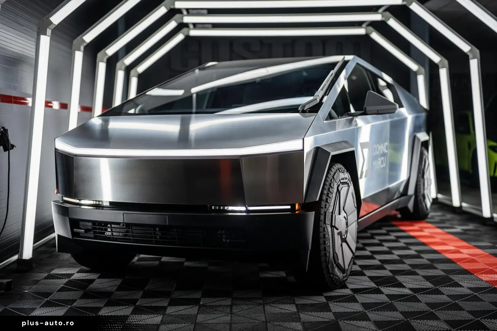 TESLA CYBERTRUCK - Este In Romania  diponibil imediat