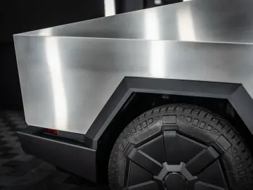 TESLA CYBERTRUCK - Este In Romania  diponibil imediat