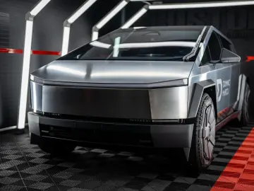 TESLA CYBERTRUCK - Este In Romania  diponibil imediat