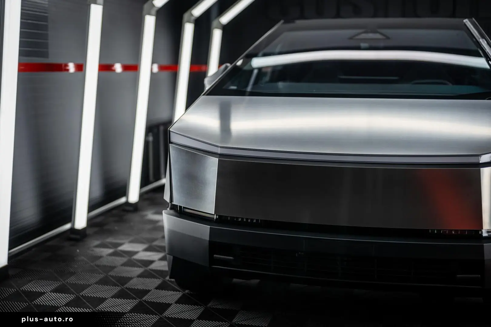 TESLA CYBERTRUCK - Este In Romania  diponibil imediat