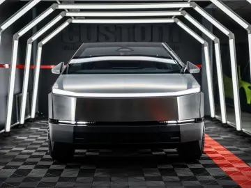 TESLA CYBERTRUCK - Este In Romania  diponibil imediat