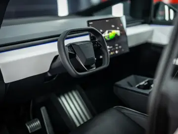 TESLA CYBERTRUCK - Este In Romania  diponibil imediat