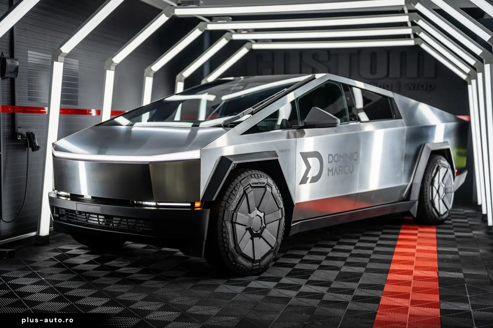 TESLA CYBERTRUCK - Este In Romania  diponibil imediat