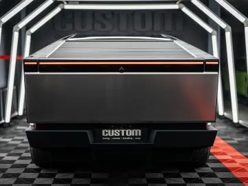 TESLA CYBERTRUCK - Este In Romania  diponibil imediat