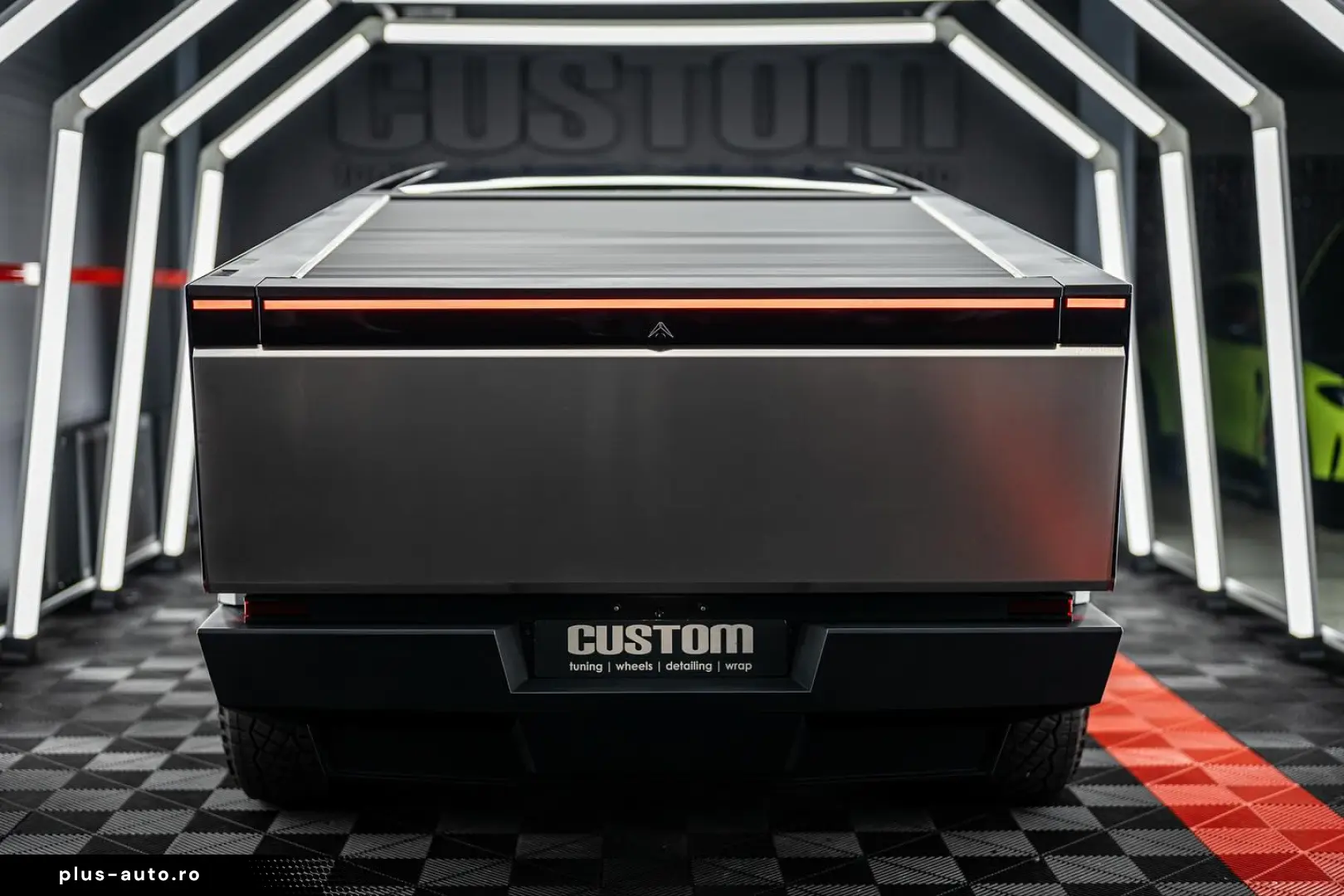 TESLA CYBERTRUCK - Este In Romania  diponibil imediat