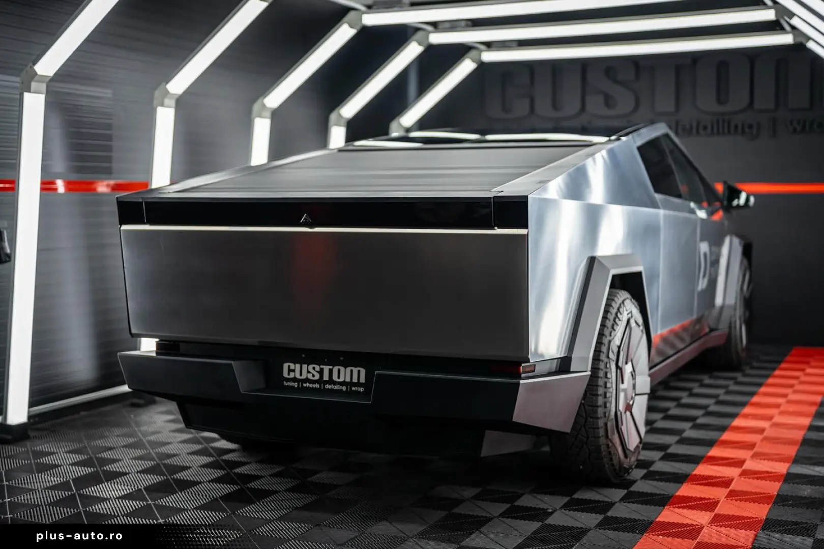 TESLA CYBERTRUCK - Este In Romania  diponibil imediat