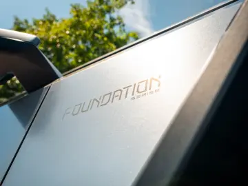 TESLA CYBERTRUCK - Este In Romania  diponibil imediat