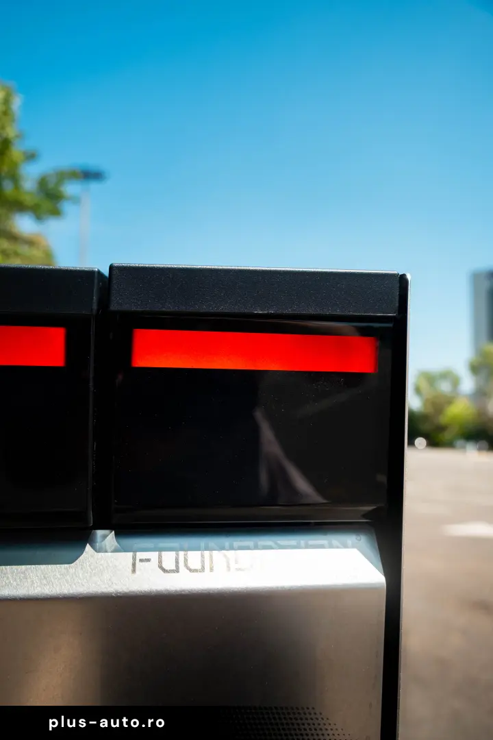 TESLA CYBERTRUCK - Este In Romania  diponibil imediat