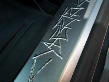 TESLA CYBERTRUCK - Este In Romania  diponibil imediat