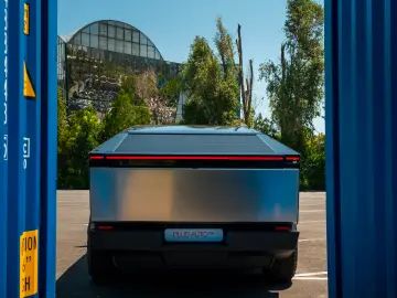 TESLA CYBERTRUCK - Este In Romania  diponibil imediat