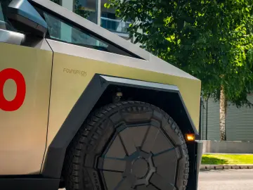 TESLA CYBERTRUCK - Este In Romania  diponibil imediat