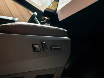 TESLA CYBERTRUCK - Este In Romania  diponibil imediat