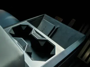 TESLA CYBERTRUCK - Este In Romania  diponibil imediat