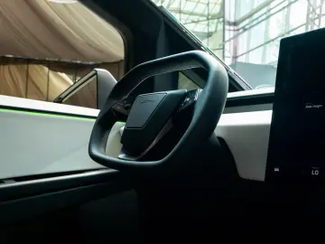 TESLA CYBERTRUCK - Este In Romania  diponibil imediat