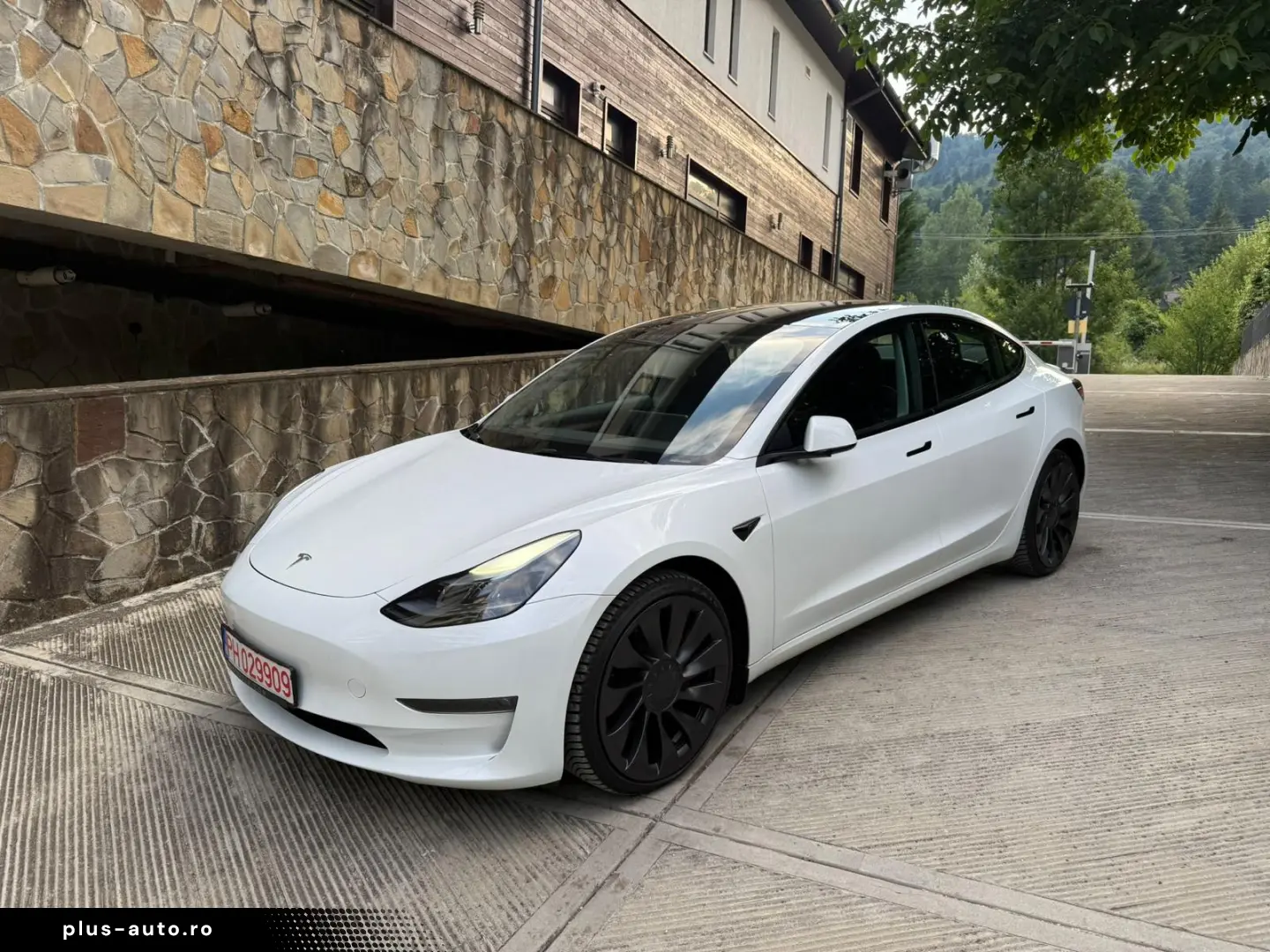 Tesla Model 3 Performance -  posibilitatea leasing