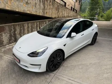 Tesla Model 3 Performance -  posibilitatea leasing