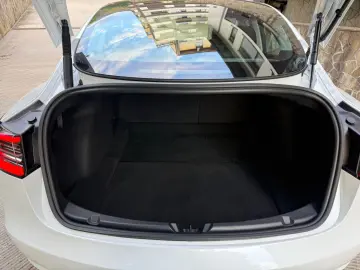 Tesla Model 3 Performance -  posibilitatea leasing