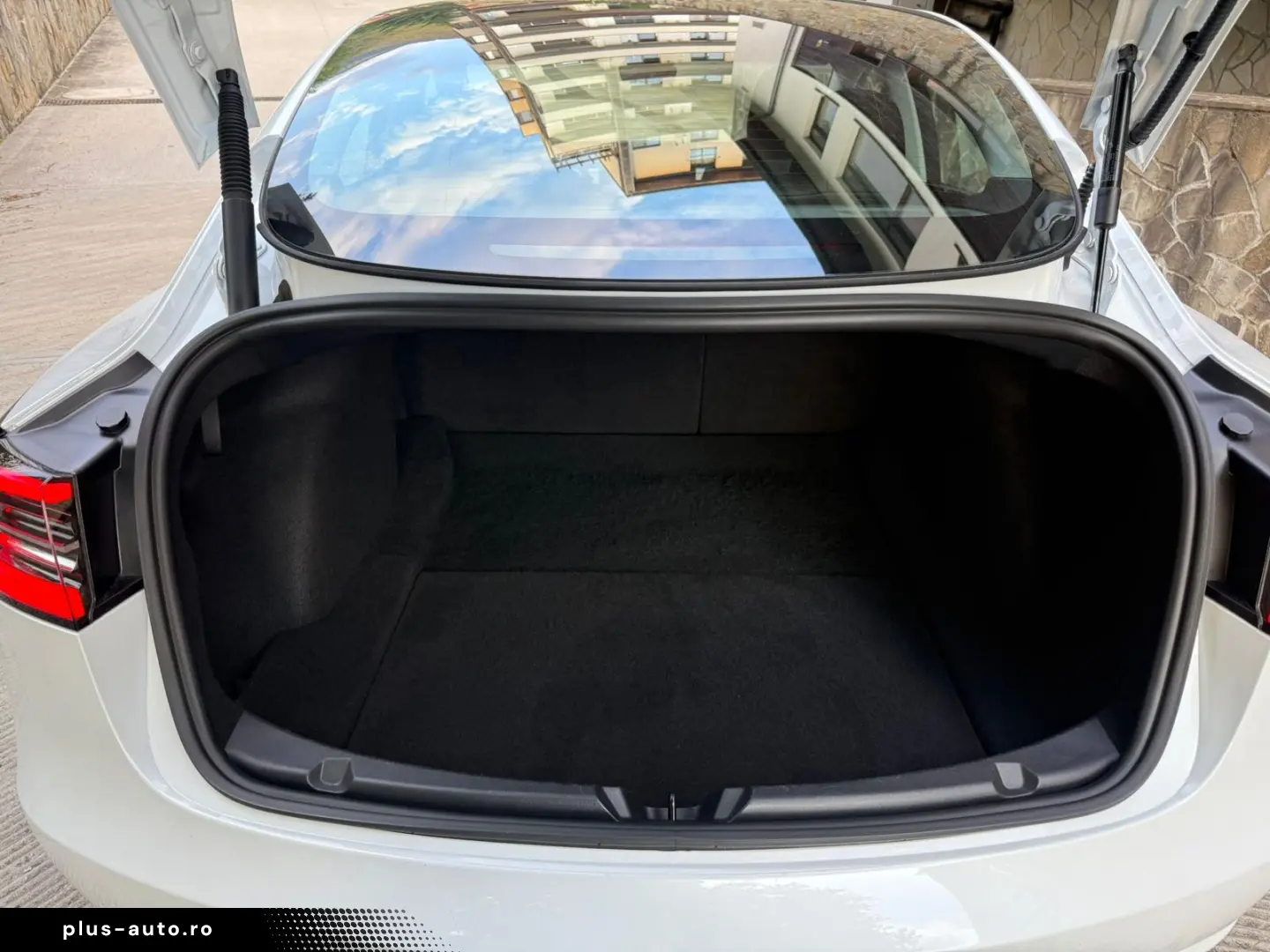 Tesla Model 3 Performance -  posibilitatea leasing