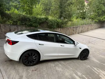 Tesla Model 3 Performance -  posibilitatea leasing