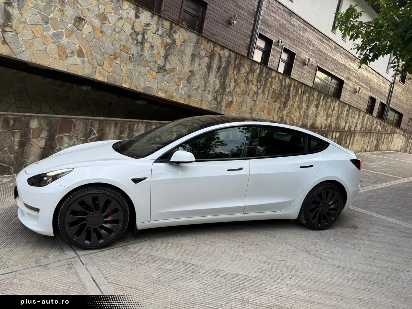 Tesla Model 3 Performance -  posibilitatea leasing