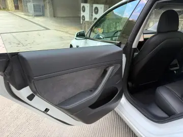 Tesla Model 3 Performance -  posibilitatea leasing