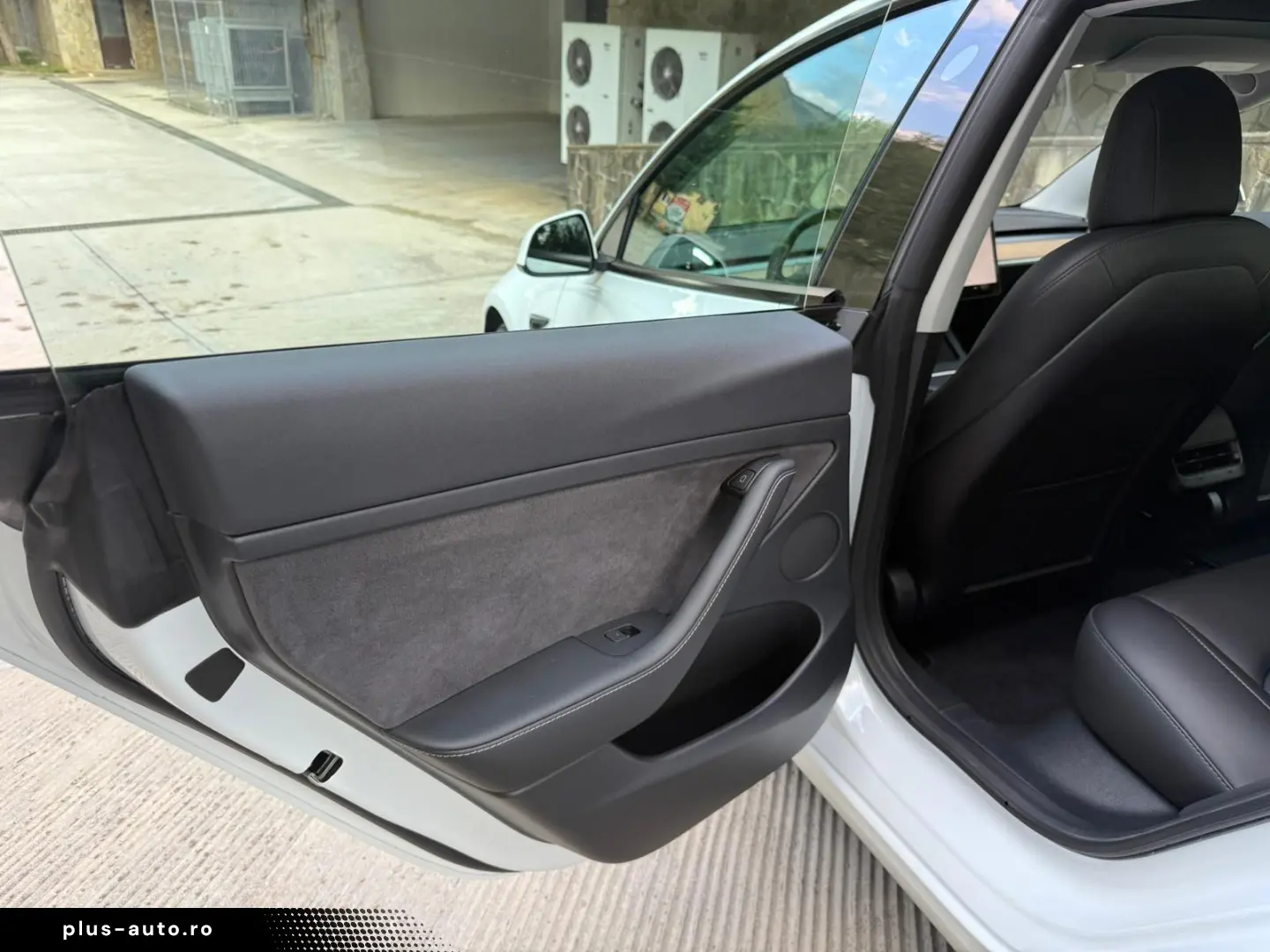 Tesla Model 3 Performance -  posibilitatea leasing