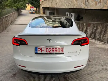 Tesla Model 3 Performance -  posibilitatea leasing