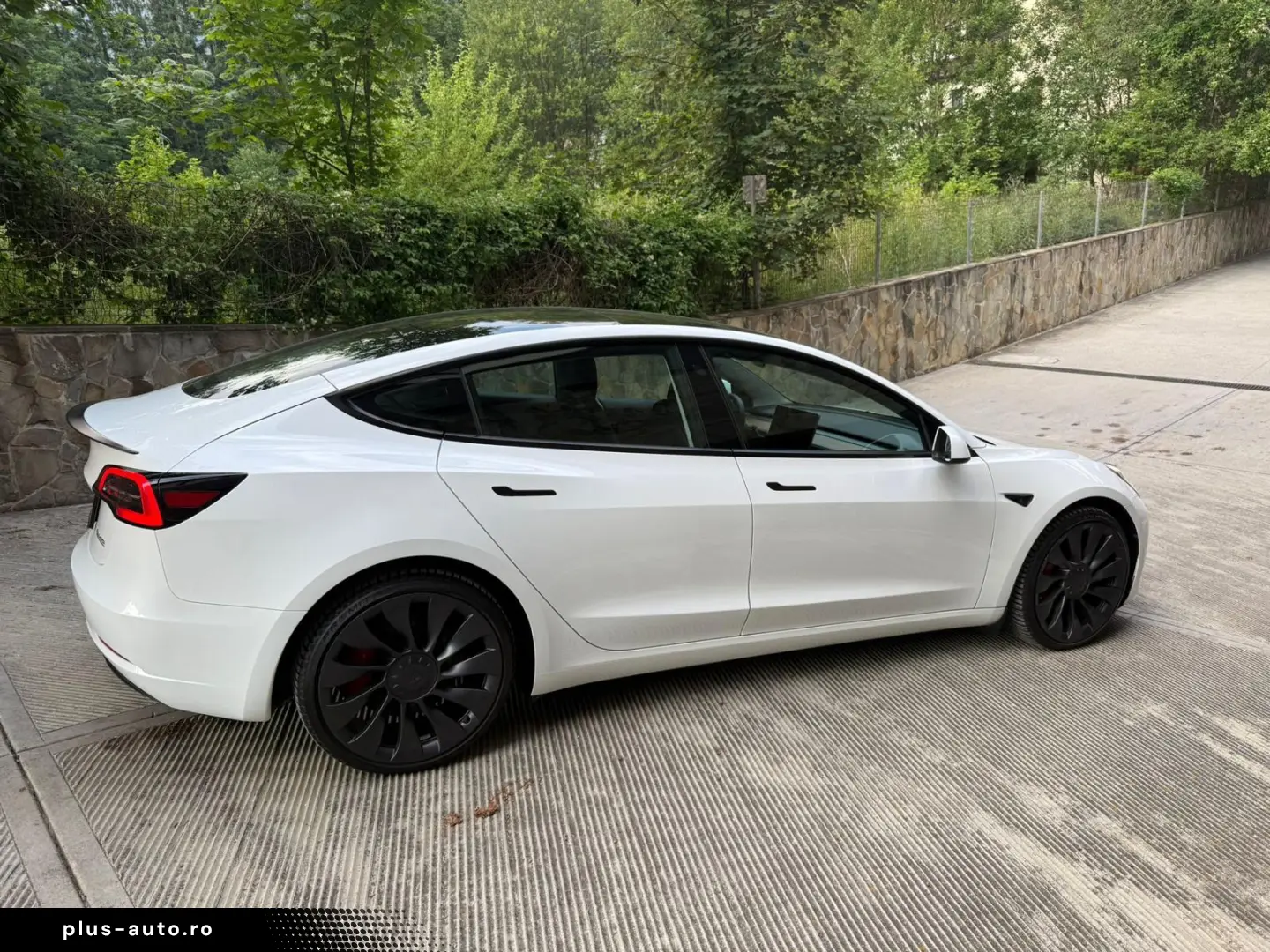 Tesla Model 3 Performance -  posibilitatea leasing