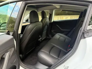 Tesla Model 3 Performance -  posibilitatea leasing