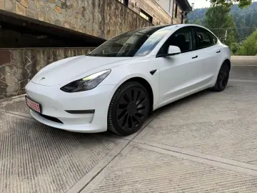 Tesla Model 3 Performance -  posibilitatea leasing