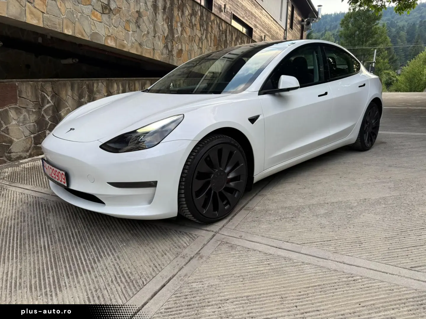 Tesla Model 3 Performance -  posibilitatea leasing
