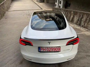Tesla Model 3 Performance -  posibilitatea leasing