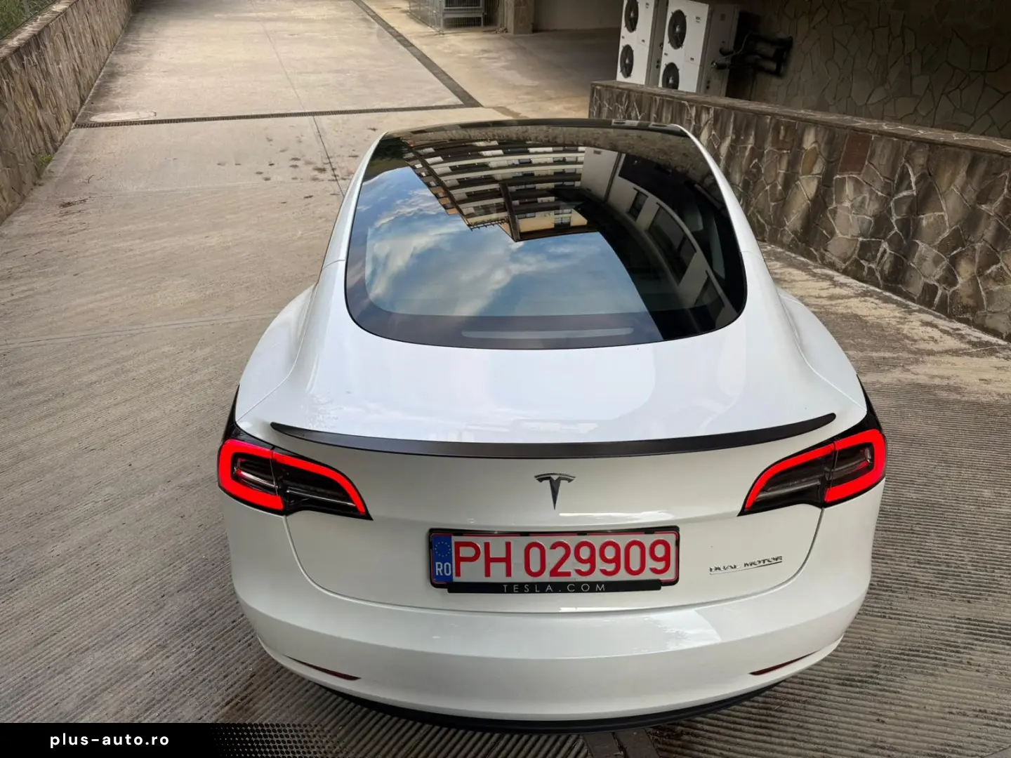 Tesla Model 3 Performance -  posibilitatea leasing