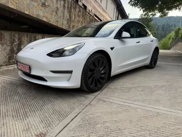 Tesla Model 3 Performance -  posibilitatea leasing