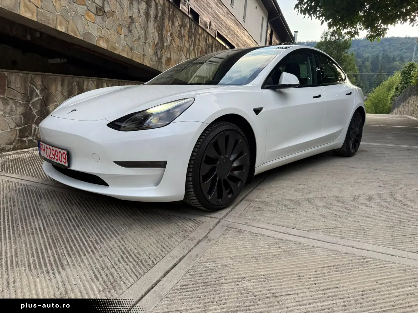 Tesla Model 3 Performance -  posibilitatea leasing