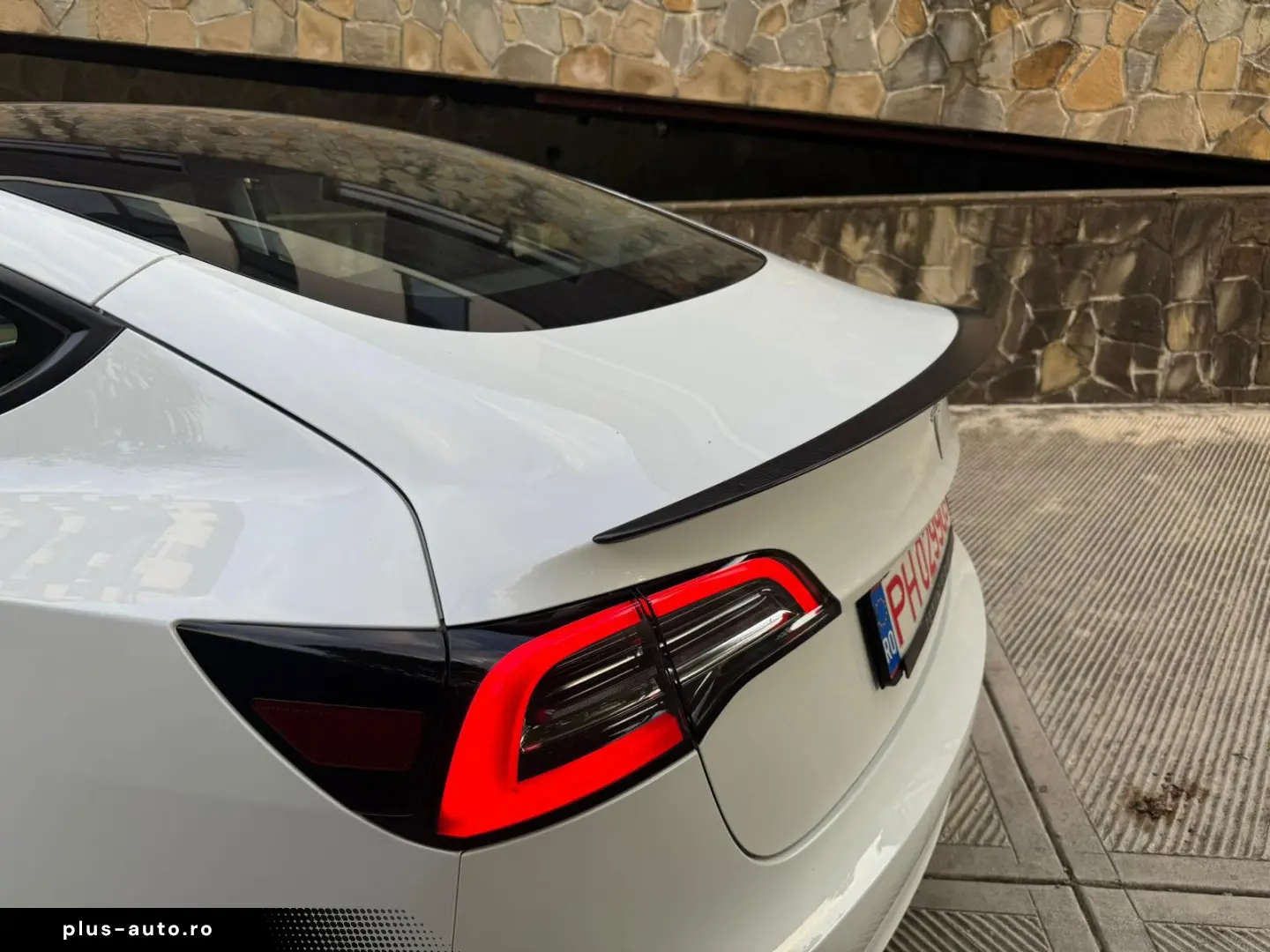 Tesla Model 3 Performance -  posibilitatea leasing