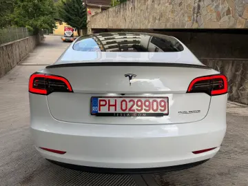 Tesla Model 3 Performance -  posibilitatea leasing