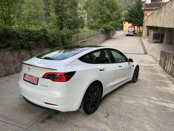 Tesla Model 3 Performance -  posibilitatea leasing