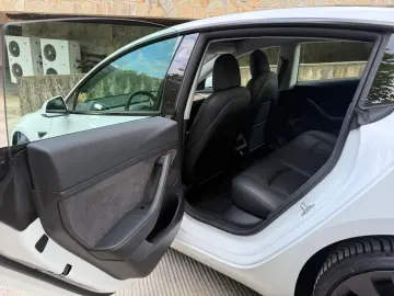 Tesla Model 3 Performance -  posibilitatea leasing