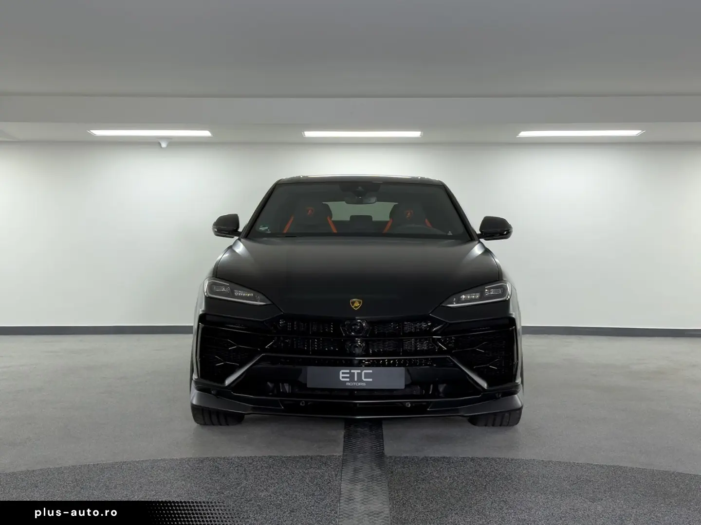 LAMBORGHINI Urus 4.0 V8 SE  NOVITEC AKRAPOVIC