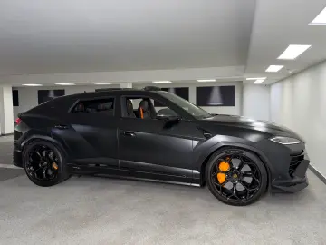 LAMBORGHINI Urus 4.0 V8 SE  NOVITEC AKRAPOVIC