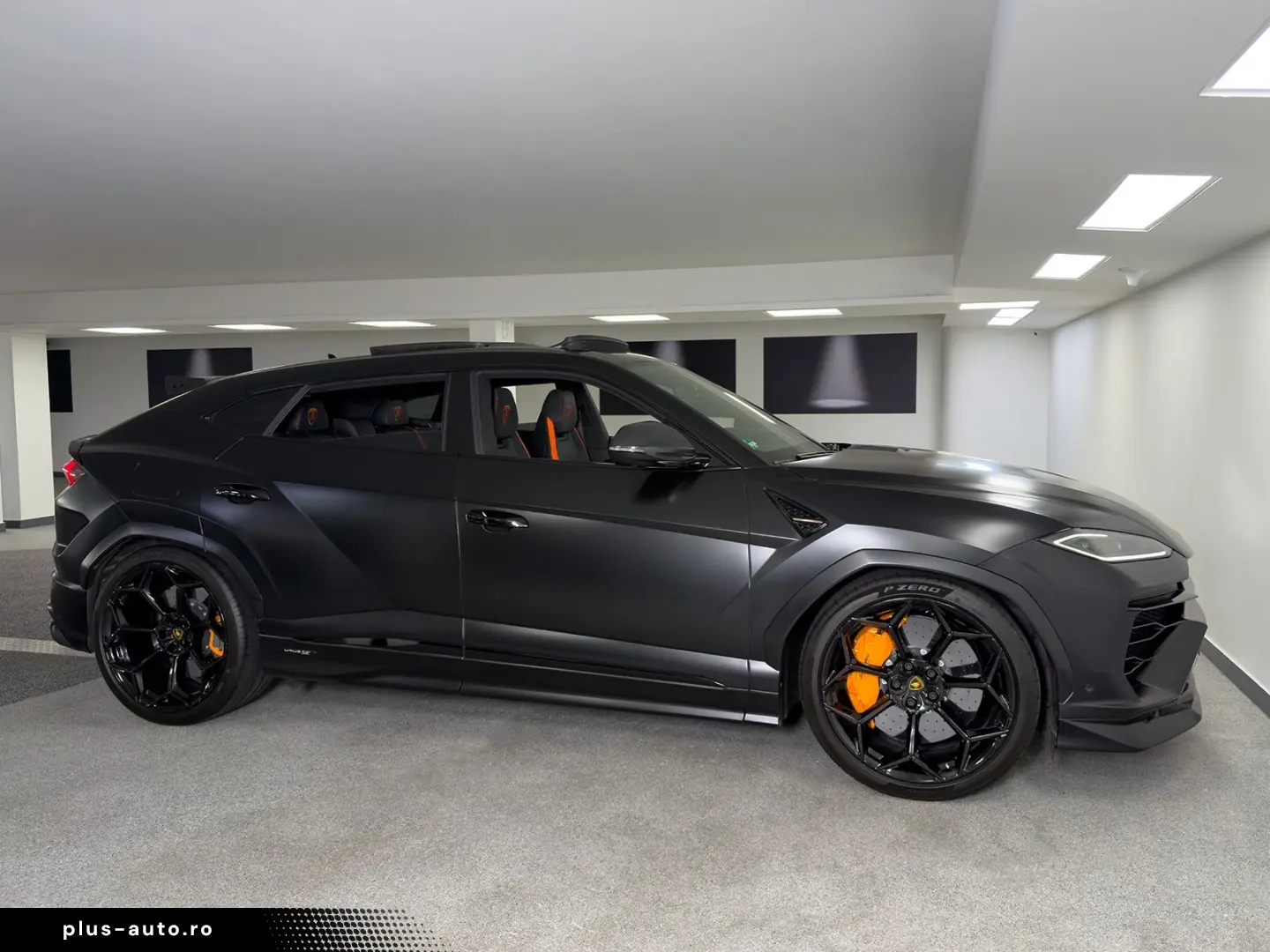 LAMBORGHINI Urus 4.0 V8 SE  NOVITEC AKRAPOVIC