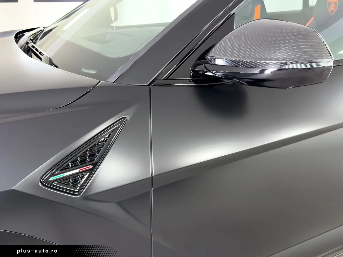 LAMBORGHINI Urus 4.0 V8 SE  NOVITEC AKRAPOVIC